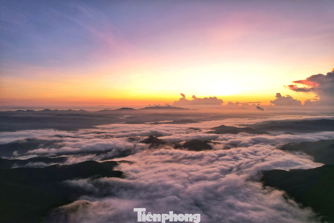 Thiên nhiên đã ưu ái, ban tặng cho Phượng Hoàng những cảnh sắc tuyệt đẹp theo từng thời điểm.