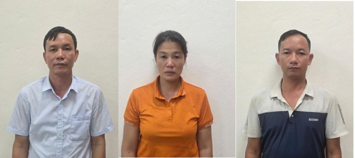 Các đối tượng Trượng, Hòa, Tiến (từ trái sang) tại cơ quan Công an.