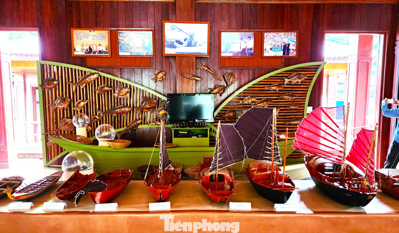 Để có được những hình ảnh giản dị đó, ngư dân các làng chài trên vịnh Hạ Long tích tụ qua hàng nghìn năm lịch sử. Quá trình hình thành và phát triển đó gắn liền với nền văn hoá Hoà Bình - Bắc Sơn nổi tiếng.