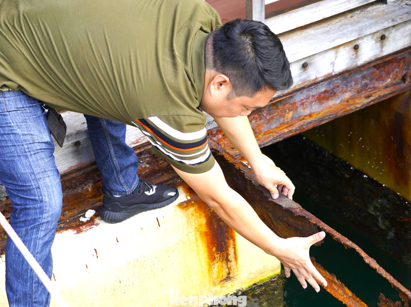 Nhiều hạng mục của Trung tâm văn hóa nổi Cửa Vạn đang xuống cấp trầm trọng. Nhiều hạng mục của Trung tâm văn hóa nổi Cửa Vạn đang xuống cấp trầm trọng.