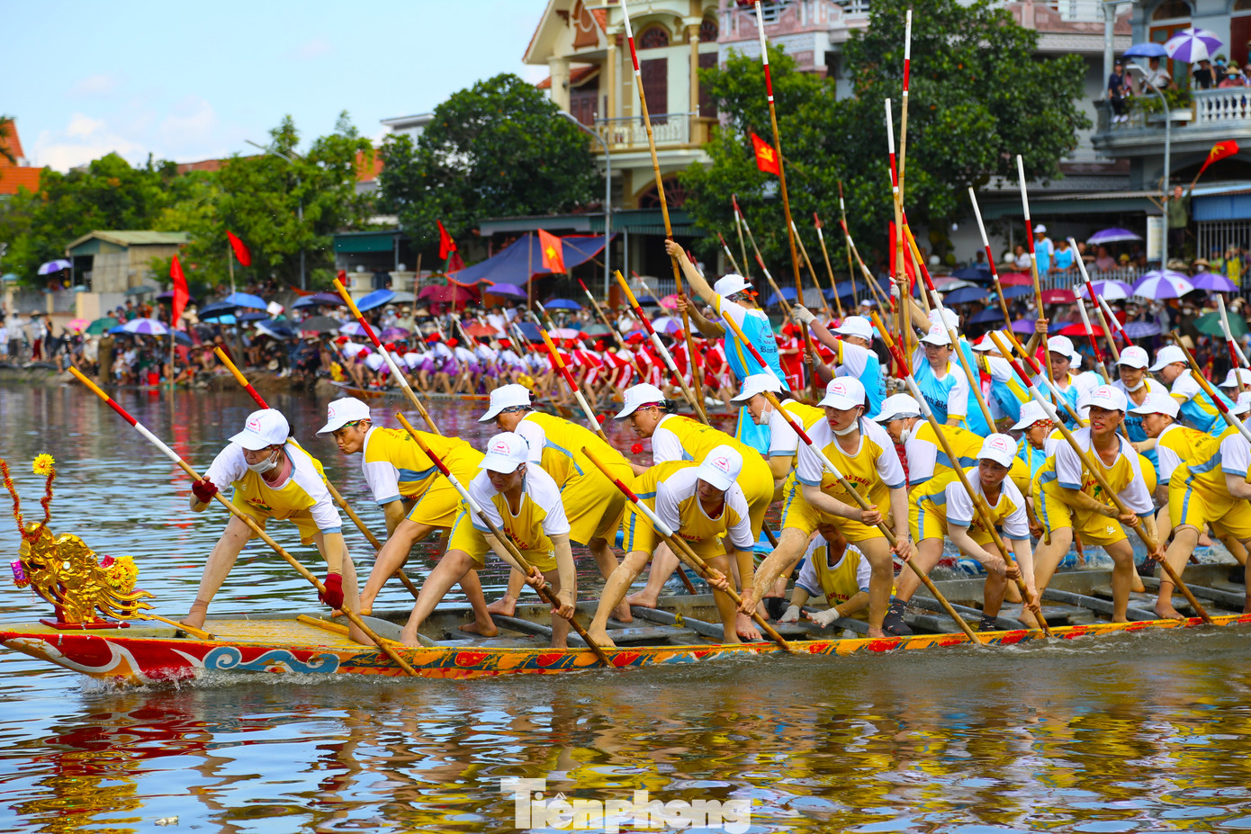 Họ phải vượt qua 2km để giành vinh quang về cho làng mình.