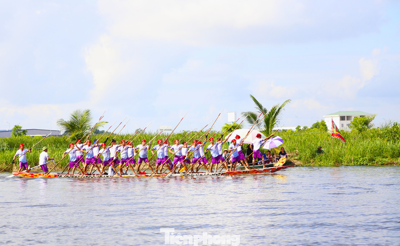 Khí thế hừng hực được các chàng trai luôn làm đua gay cấn, hấp dẫn.