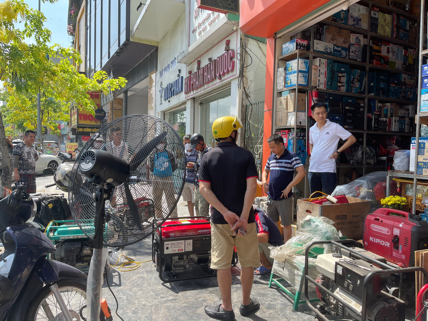 Theo thông tin từ Công ty Điện lực Quảng Ninh, từ đầu năm đến nay, diễn biến thủy văn bất lợi và ảnh hưởng của hiện tượng El Nino dẫn tới hoạt động của các nhà máy thủy điện ảnh hưởng nghiêm trọng.