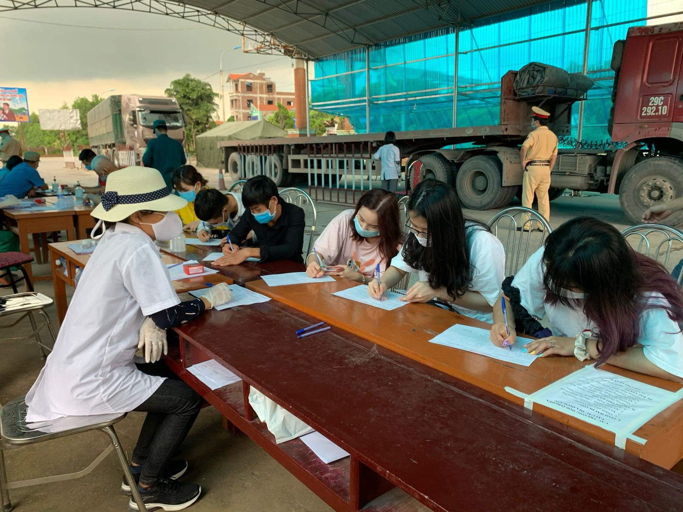 Quảng Ninh tạm dừng tiếp nhận người và phương tiện vào tỉnh từ hướng Hải Dương ảnh 1 Quảng Ninh tạm dừng tiếp nhận người và phương tiện vào tỉnh từ hướng Hải Dương ảnh 1