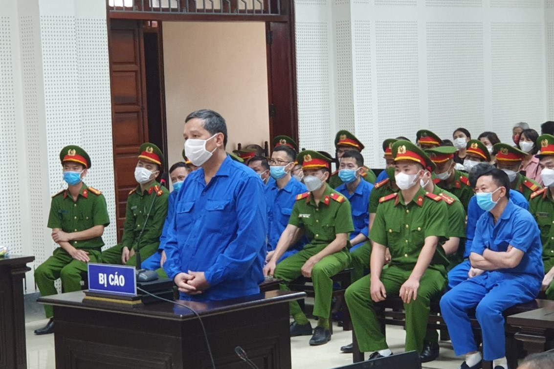 Bị cáo Phạm Hồng Hà, cựu Chủ tịch UBND TP Hạ Long bị cáo buộc với 2 tội danh "Tham ô tài sản" và "Nhận hối lộ". Ảnh CTV. Bị cáo Phạm Hồng Hà, cựu Chủ tịch UBND TP Hạ Long bị cáo buộc với 2 tội danh "Tham ô tài sản" và "Nhận hối lộ". Ảnh CTV.