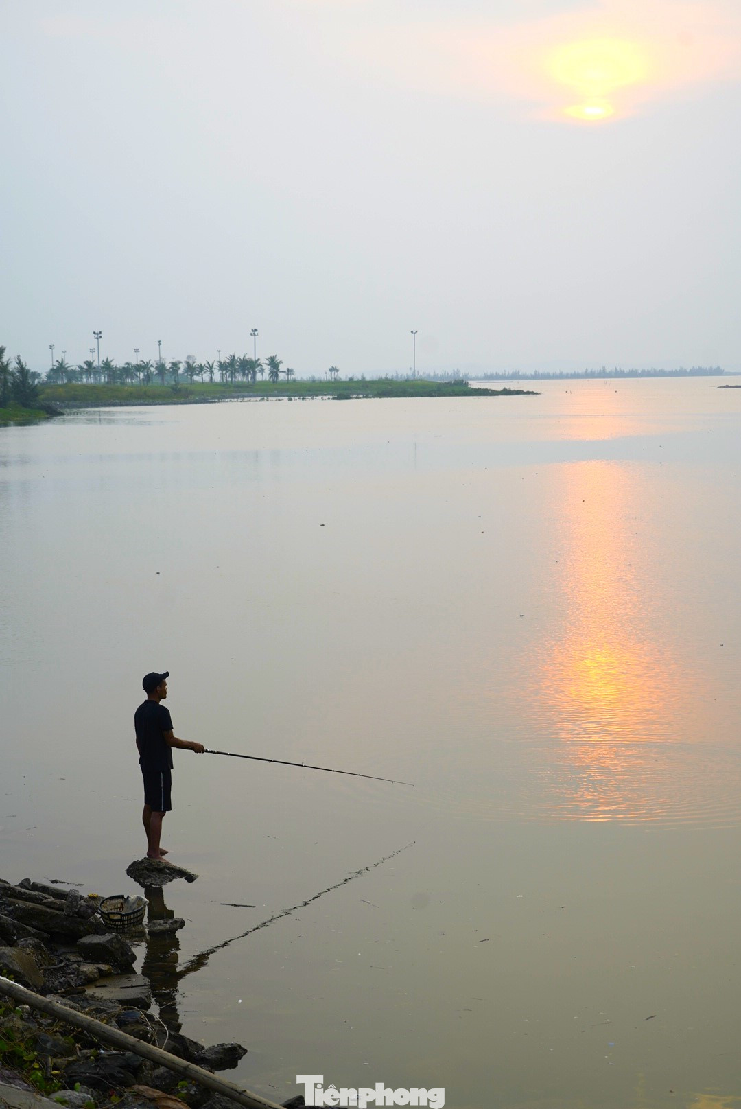 Thống kê sơ bộ, chỉ riêng huyện Vân Đồn, bão YAGI đã gây thiệt hại trên 2.200 tỷ đồng cho ngư dân nuôi trồng thủy sản trên biển.