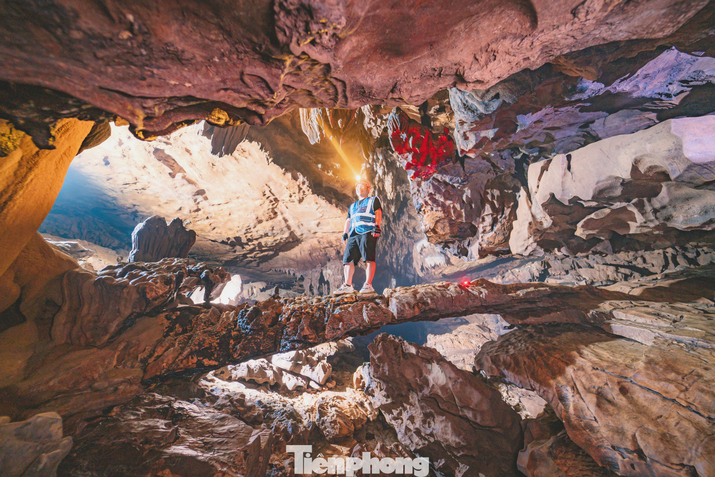 Phần còn lại của hang hiện vẫn còn nhiều bí ẩn, phải cần nhiều thiết bị chuyên dụng và thêm thời gian để khám phá và khai thác.