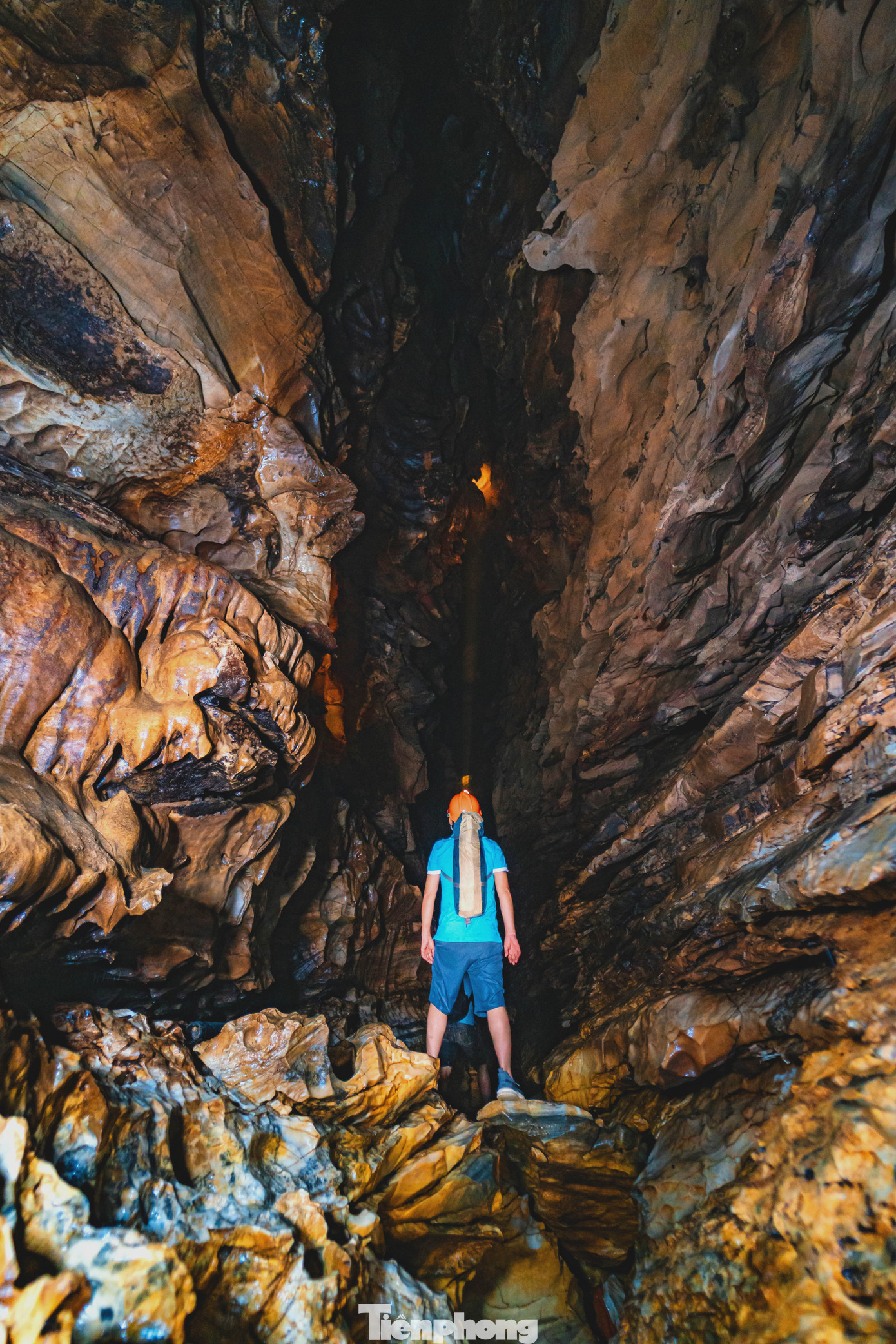 Cũng có những khối đá hình dáng kì dị như những bộ phận trên cơ thể người, hình tượng phật, ông bụt, hình ghế ngả lưng, có những vân đá uốn lượn như hình dáng của những thửa ruộng bậc thang…