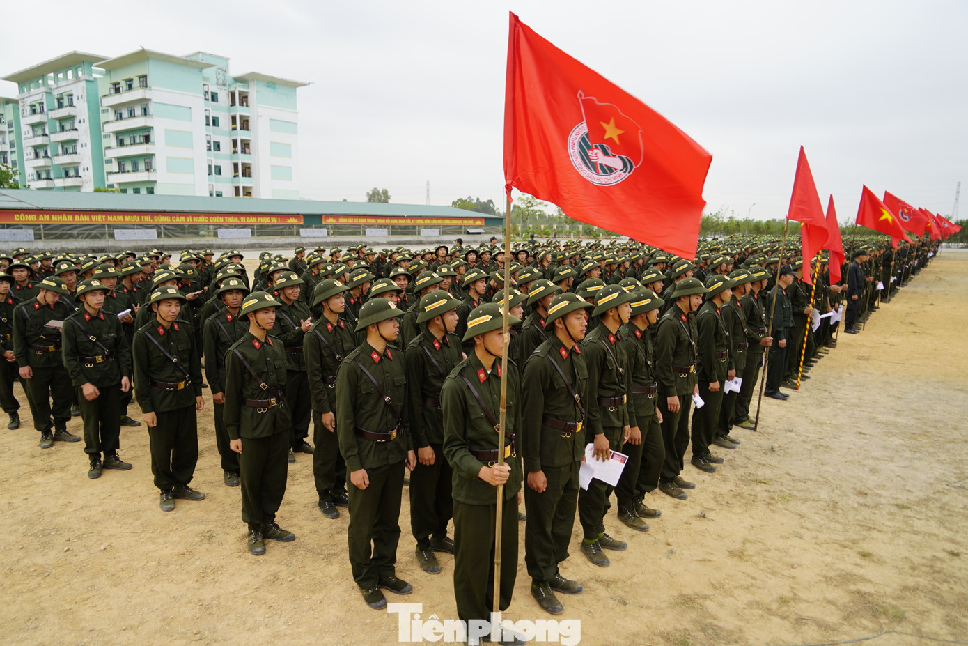 Sáng 19/3, tại Trung đoàn CSCĐ Đông Bắc, thị xã Quảng Yên, Quảng Ninh, hàng trăm chiến sĩ Cảnh sát Cơ động đã tham gia hiến máu tình nguyện.