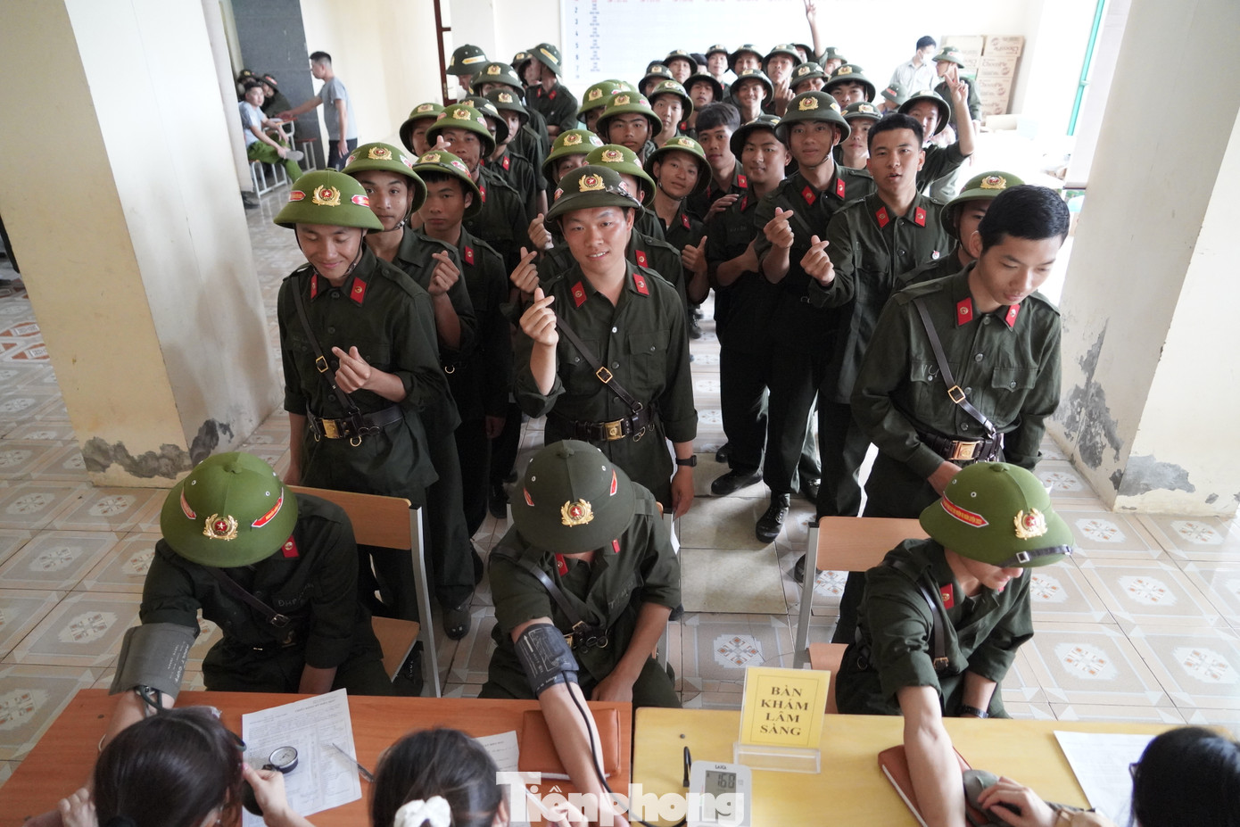 Tuy tuổi đời còn trẻ nhưng nhiều chiến sĩ đã từng nhiều lần tham gia hiến máu cứu người.