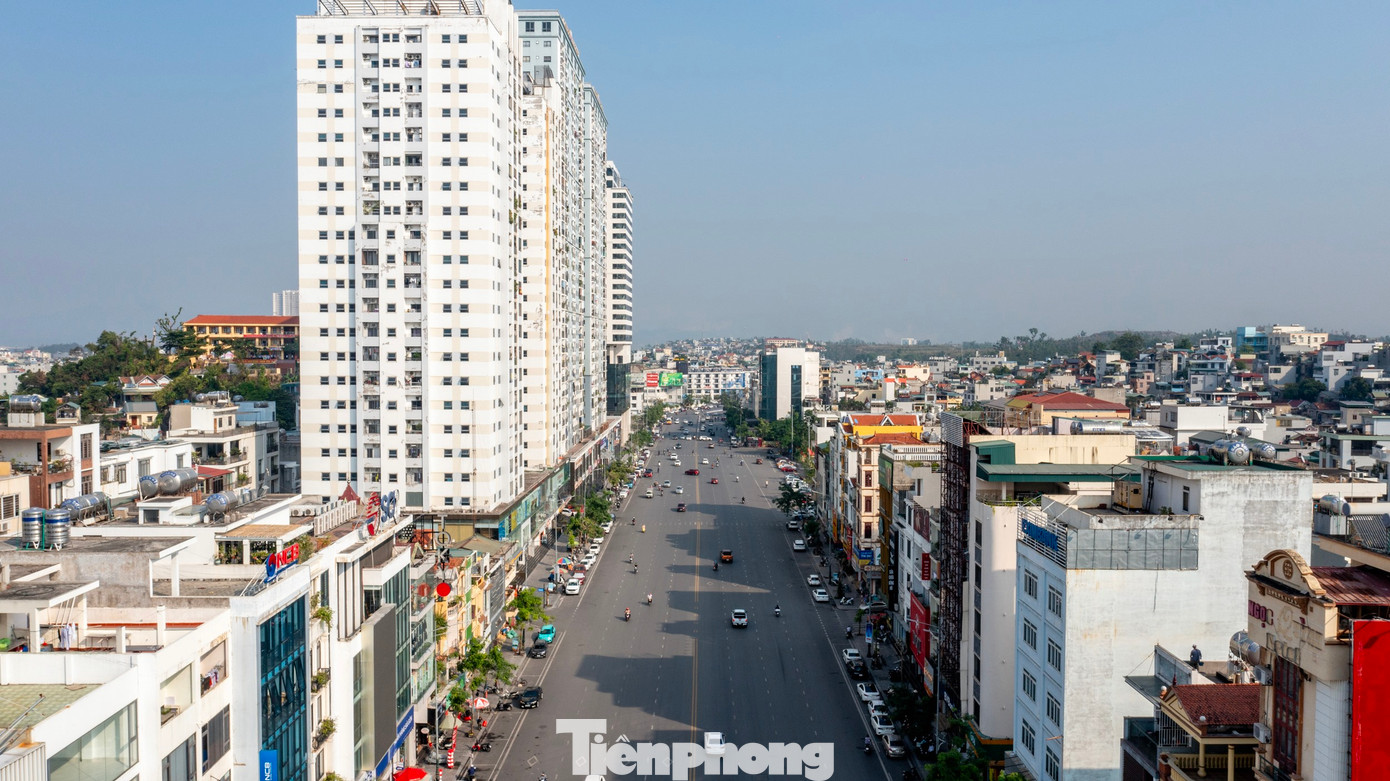 Theo diễn thuyết của chủ đầu tư, chung cư mới cao 35 tầng nổi, gồm 2 tháp, trong đó có bố trí không gian sinh hoạt cộng đồng, nhà trẻ, các không gian dịch vụ, thương mại…, khối chung cư cao 12 tầng trong đó tầng 1 bố trí các ki ốt cho các hộ dân tái định cư kinh doanh tại tầng 1 chung cư cũ, từ tầng 2 đến tầng 12 bố trí các căn hộ để ở. Đáp ứng nhu cầu về nhà ở cho khoảng 1.800 người dân. Theo diễn thuyết của chủ đầu tư, chung cư mới cao 35 tầng nổi, gồm 2 tháp, trong đó có bố trí không gian sinh hoạt cộng đồng, nhà trẻ, các không gian dịch vụ, thương mại…, khối chung cư cao 12 tầng trong đó tầng 1 bố trí các ki ốt cho các hộ dân tái định cư kinh doanh tại tầng 1 chung cư cũ, từ tầng 2 đến tầng 12 bố trí các căn hộ để ở. Đáp ứng nhu cầu về nhà ở cho khoảng 1.800 người dân.