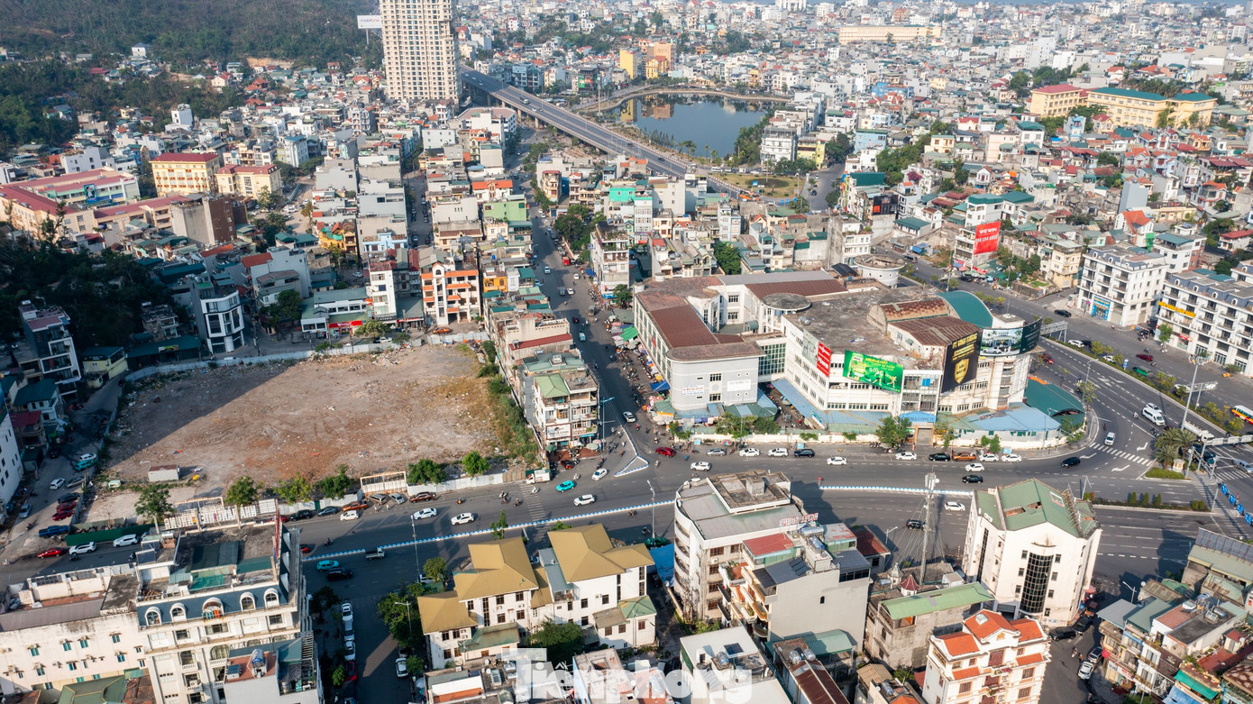 Dự án chung cư tại lô 6, 7, 8 nằm tại phường Trần Hưng Đạo, TP Hạ Long, tỉnh Quảng Ninh là dự án nhằm thay thế các khu tập thể, chung cư cũ, xuống cấp nằm tại thành phố thủ phủ của tỉnh Quảng Ninh. Dự án chung cư tại lô 6, 7, 8 nằm tại phường Trần Hưng Đạo, TP Hạ Long, tỉnh Quảng Ninh là dự án nhằm thay thế các khu tập thể, chung cư cũ, xuống cấp nằm tại thành phố thủ phủ của tỉnh Quảng Ninh.