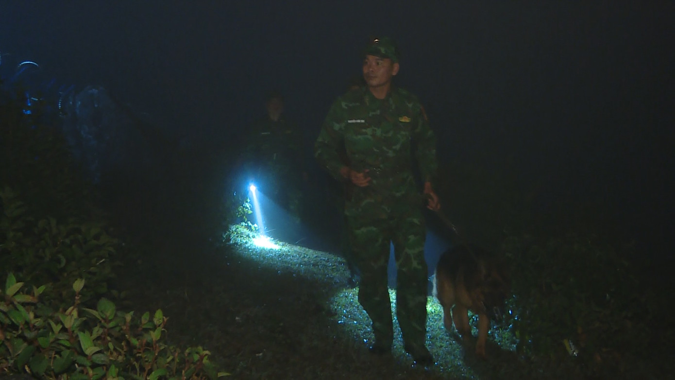 Không quản ngại khó khăn, các chiến sĩ đồn biên phòng cửa khẩu Hoành Mô vẫn miệt mài ngày đêm trên cung đường tuần tra biên giới.