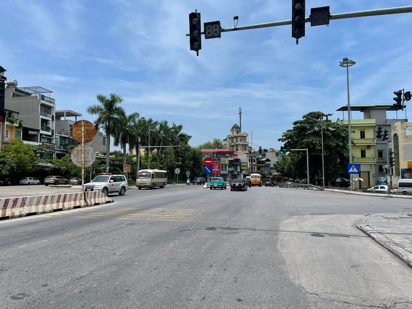 Điểm quay đầu của đoàn xe 'hổ vồ' hoạt động trước đó theo phản ánh của Tiền Phong. Điểm quay đầu của đoàn xe 'hổ vồ' hoạt động trước đó theo phản ánh của Tiền Phong.