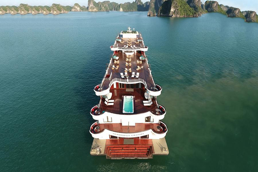 Nhân viên bộ phận bếp trên tàu Ambassador Cruise đã có kết quả âm tính lần 1 với virus SARS-CoV-2 Nhân viên bộ phận bếp trên tàu Ambassador Cruise đã có kết quả âm tính lần 1 với virus SARS-CoV-2