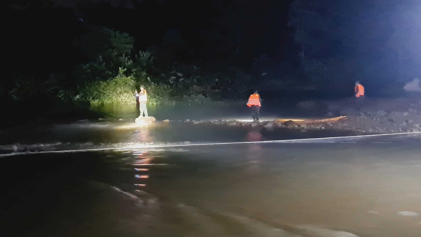 Khu vực suối xảy ra sự việc được tìm kiếm nhiều lần. Khu vực suối xảy ra sự việc được tìm kiếm nhiều lần.