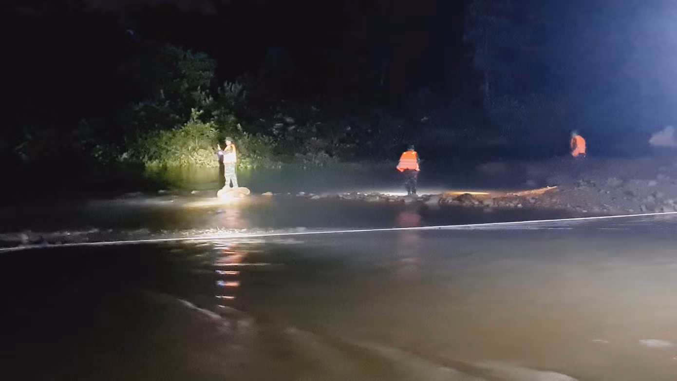 Khu vực suối xảy ra sự việc được tìm kiếm nhiều lần. Khu vực suối xảy ra sự việc được tìm kiếm nhiều lần.
