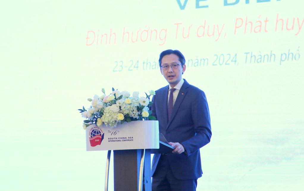 Thứ trưởng Ngoại giao Việt Nam Đỗ Hùng Việt phát biểu tại phiên khai mạc hội thảo. Thứ trưởng Ngoại giao Việt Nam Đỗ Hùng Việt phát biểu tại phiên khai mạc hội thảo.