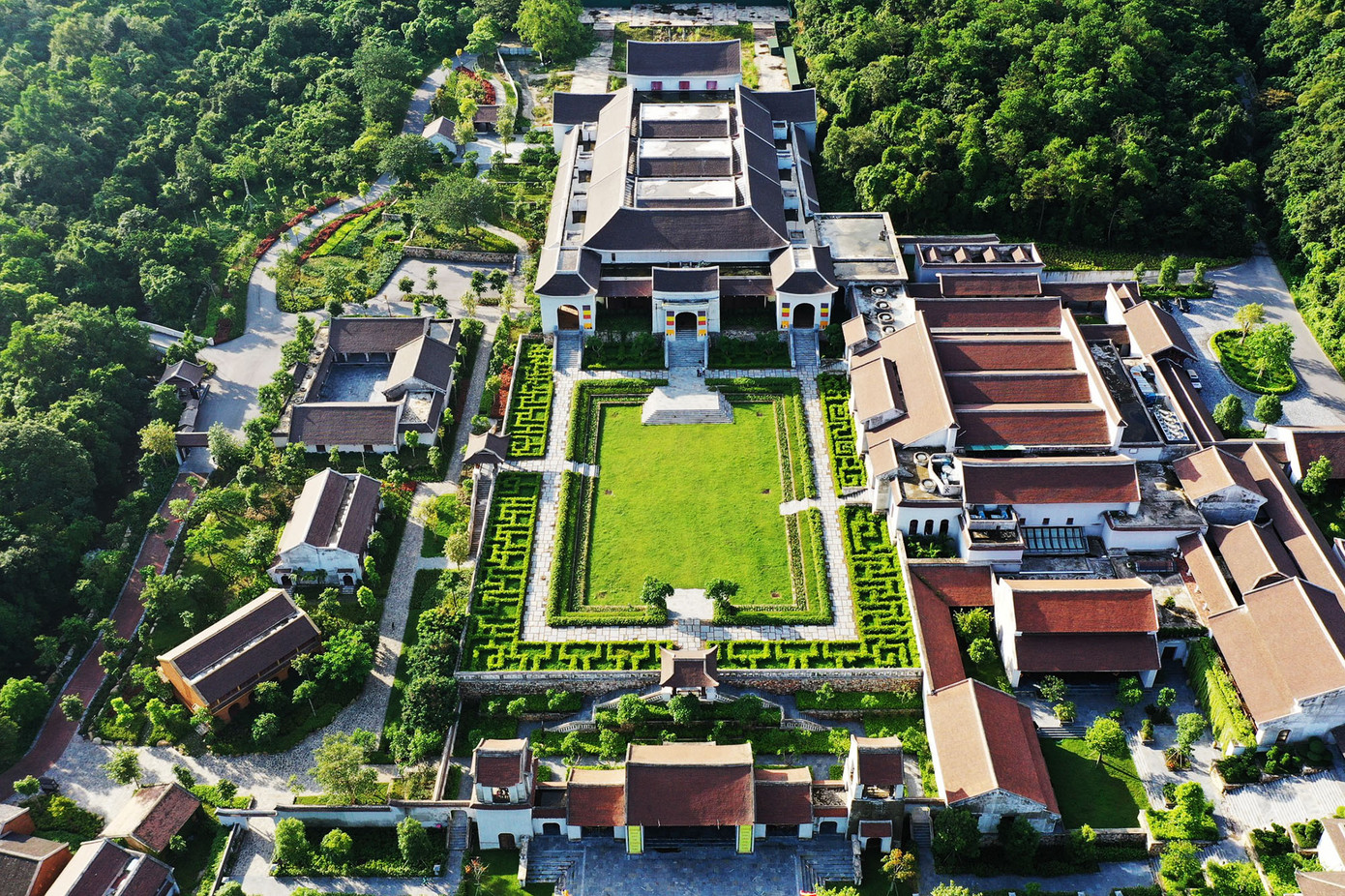 Quảng Ninh vinh dự là địa phương được cung rước Xá lợi Phật Thích Ca - quốc bảo Ấn Độ - tôn trí và chiêm bái tại Cung Trúc Lâm Yên Tử từ ngày 25/5-28/5.