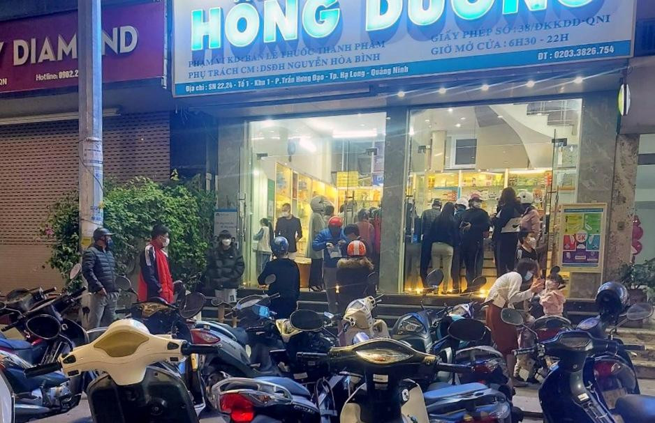 Các hiệu thuốc ở Hạ Long cháy hàng kit test nhanh COVID-19. Các hiệu thuốc ở Hạ Long cháy hàng kit test nhanh COVID-19.