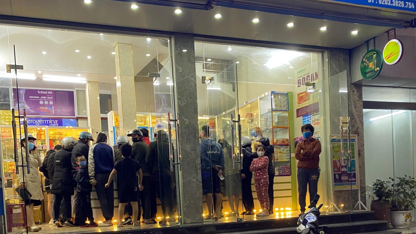 Từ đầu tháng 10 đến nay, Quảng Ninh đã có gần 700 ca mắc mới. Hiện dịch bùng phát và diễn biến khó lường tại nhiều địa phương, trong đó có TP.Hạ Long. Từ đầu tháng 10 đến nay, Quảng Ninh đã có gần 700 ca mắc mới. Hiện dịch bùng phát và diễn biến khó lường tại nhiều địa phương, trong đó có TP.Hạ Long.