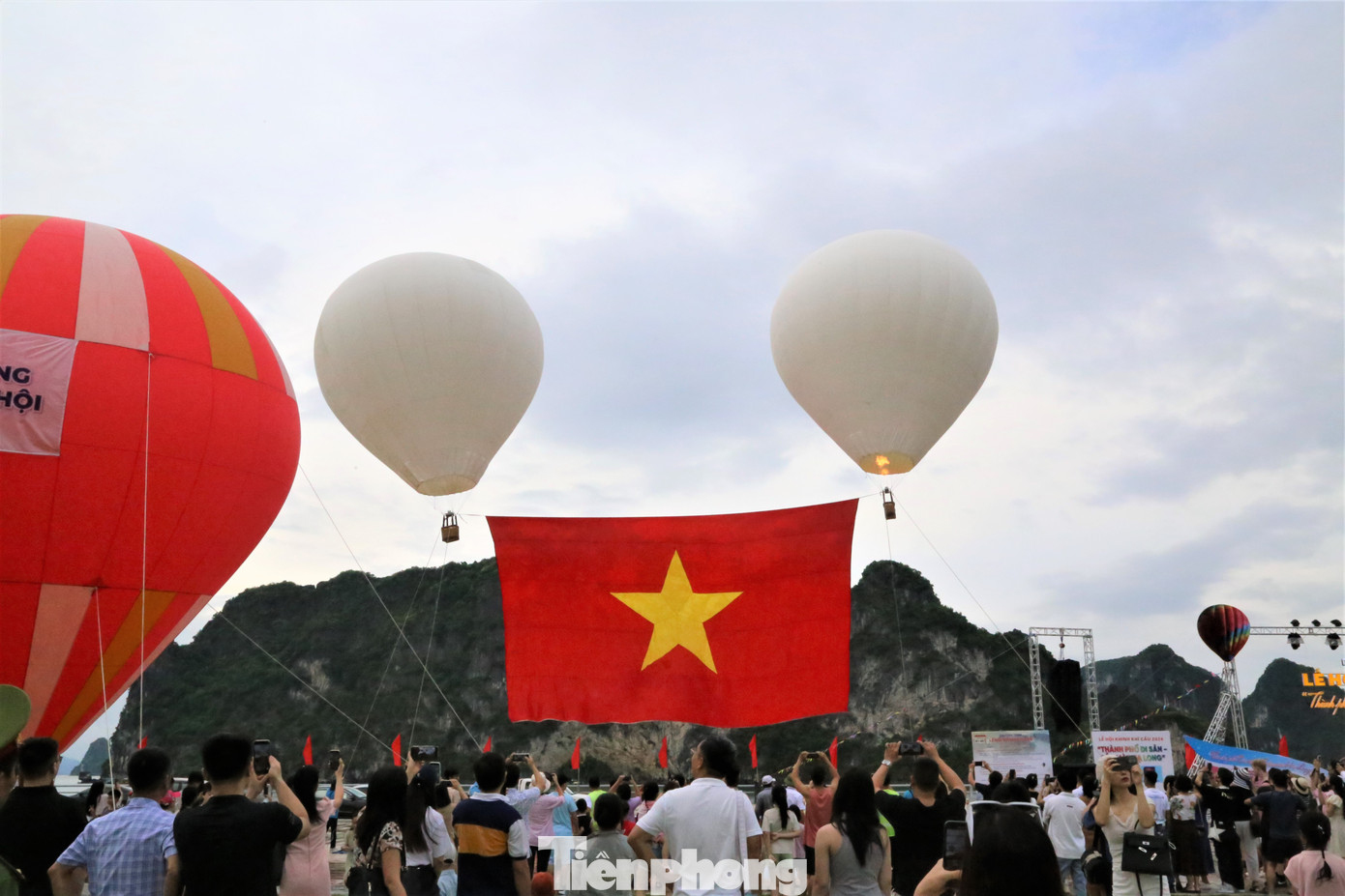 Lễ hội được diễn ra trong 2 ngày 1-2/9 tại quảng trường 30/10 và bãi biển Bãi Cháy.