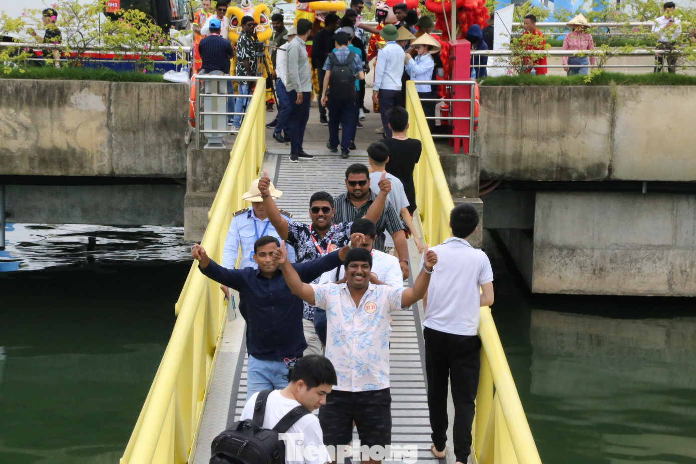 Đây không phải là đoàn khách Ấn Độ đầu tiên đến vịnh Hạ Long nhưng đây là đoàn khách đông nhất từ trước tới nay, là kết quả từ việc nỗ lực khai thác tiềm năng nguồn khách du lịch đến từ Ấn Độ.