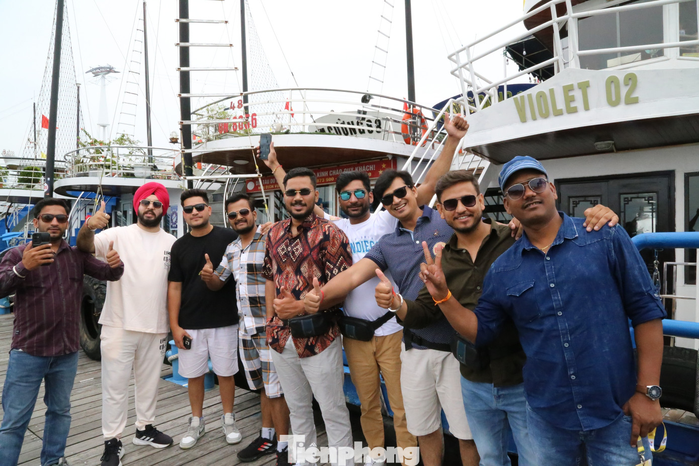 Vì số lượng khách 4.500 người là rất đông, để dịch vụ được bảo đảm, du khách được chia thành từng nhóm hơn 500 người/ngày sẽ lần lượt khám phá vẻ đẹp của vịnh Hạ Long bắt đầu từ ngày 29/8-6/9.