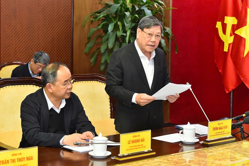 Ông Trần Văn Rón, Phó Chủ nhiệm Thường trực Ủy ban Kiểm tra Trung ương, Phó trưởng đoàn Thường trực công bố quyết định kiểm tra.