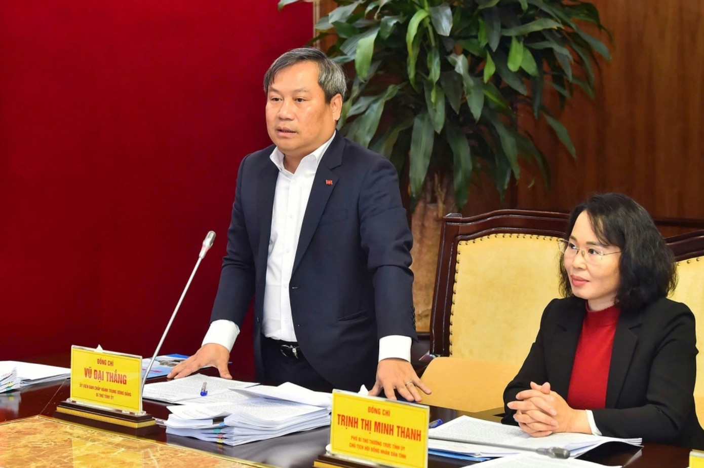 Ông Vũ Đại Thắng, Bí thư Tỉnh uỷ Quảng Ninh báo cáo một số nội dung.