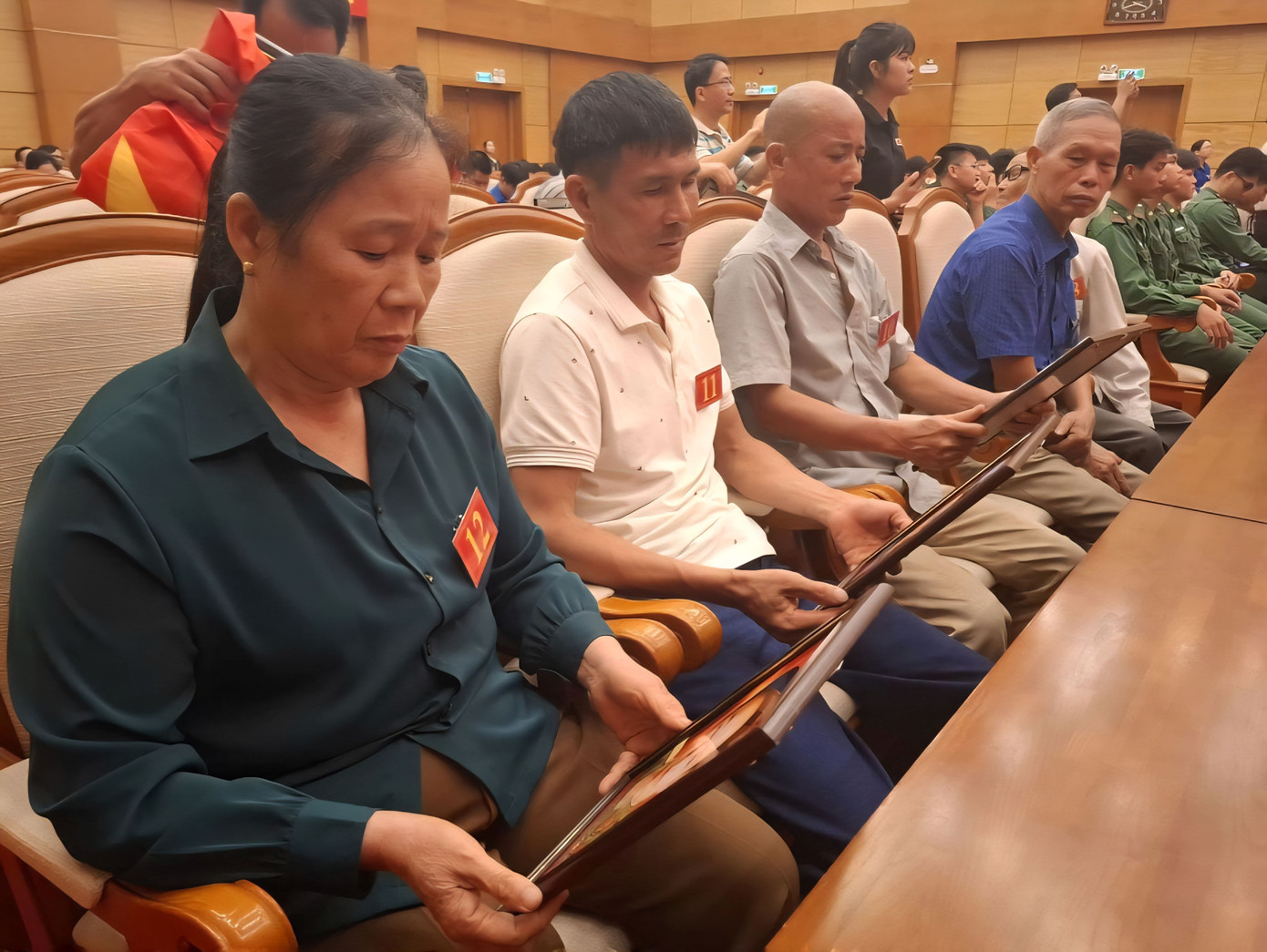 60 di ảnh được nhóm Skyline trao tặng trong đợt này tại Quảng Ninh.