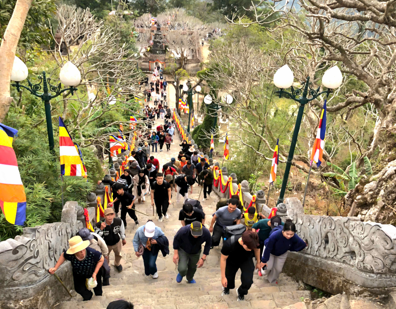 Yên Tử đón gần 77.000 lượt khách trong 9 ngày nghỉ Tết.