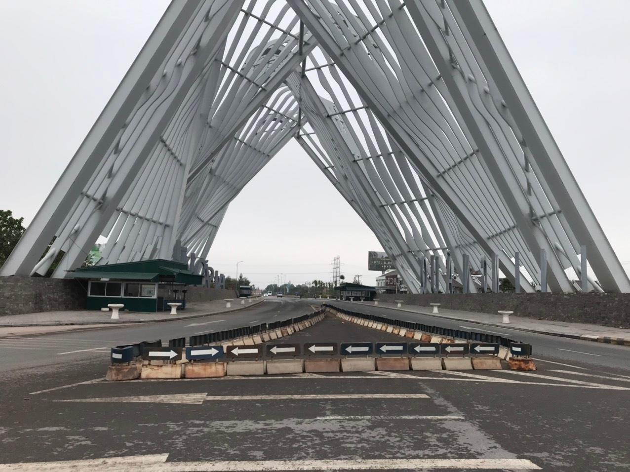 Ghi nhận của phóng viên, tại chốt cổng tỉnh tiếp giáp với Hải Dương đã được dỡ bỏ trong sáng 10/1.