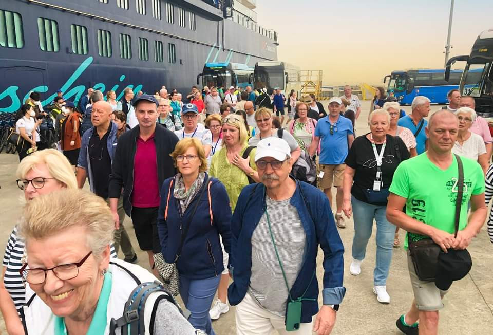 Đa số du khách đến Hạ Long có quốc tịch Đức. Đa số du khách đến Hạ Long có quốc tịch Đức.