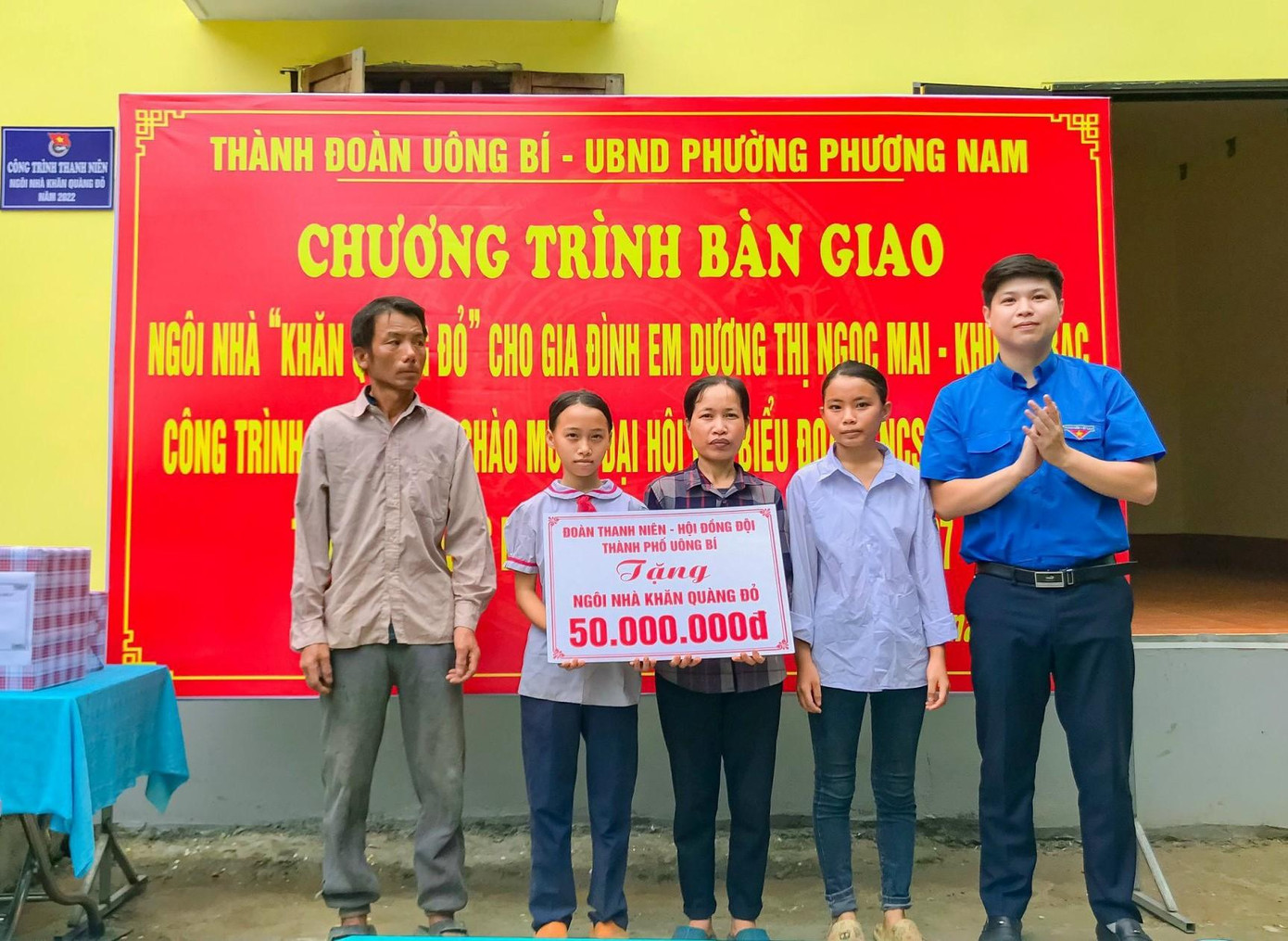 Bàn giao ngôi nhà khăn quàng đỏ tại thành phố Uông Bí