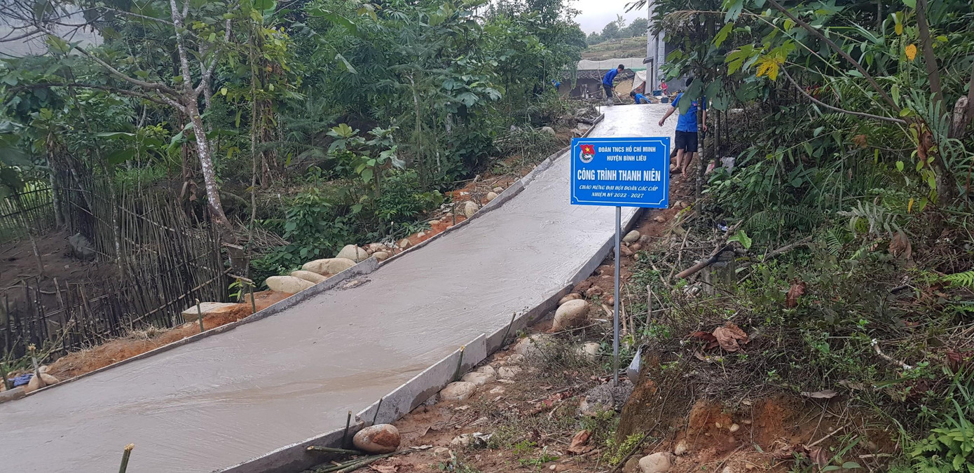 Đường bê tông liên thôn