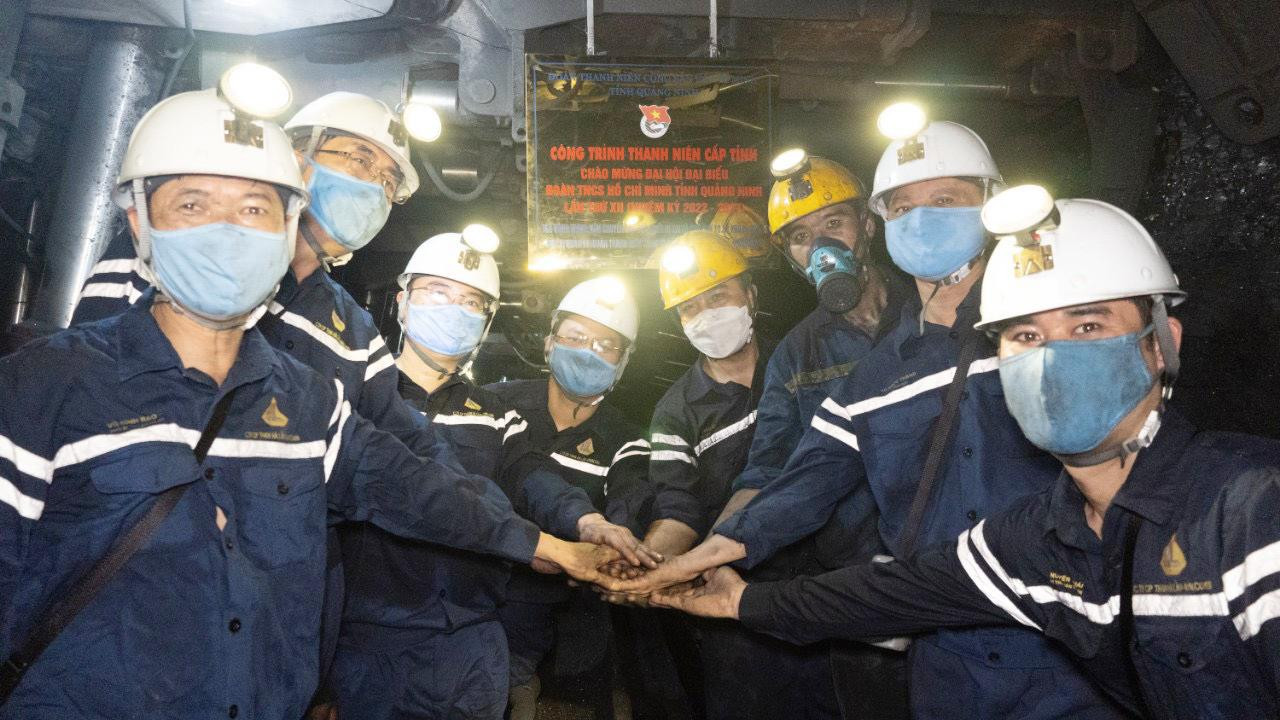 Công trình Vận chuyển lắp đặt thiết bị tại lò chợ CGH 10.3 khu 3 vỉa 10