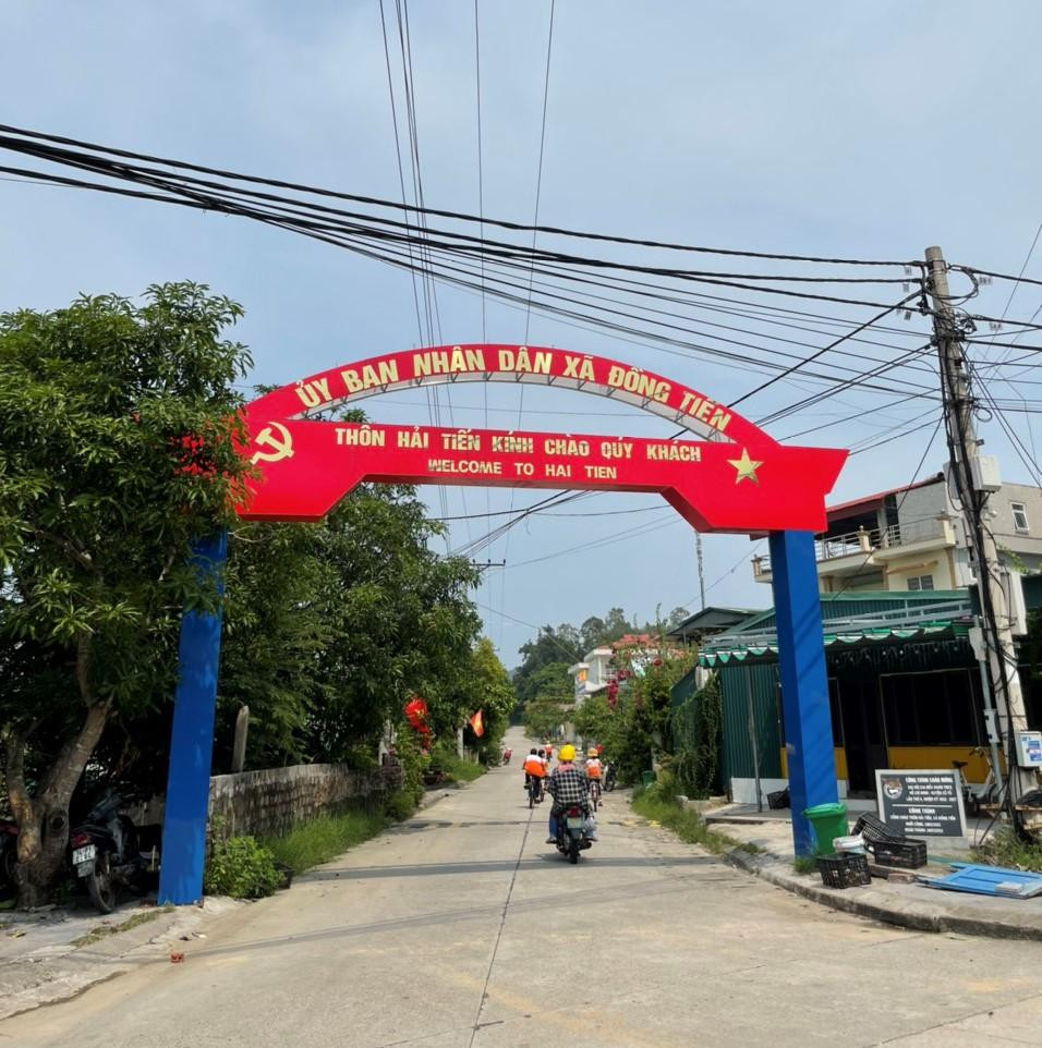 Cổng chào thôn Hải Tiến, xã Đồng Tiến