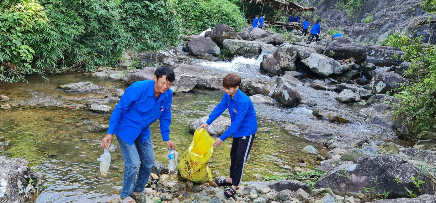 Tỉnh Đoàn Quảng Ninh xã hội hóa được gần 600 triệu đồng để hỗ trợ xây 140 nhà tiêu hợp vệ sinh cho các hộ dân có hoàn cảnh khó khăn tại 2 xã Đồng Tâm và Đồng Văn (H.Bình Liêu)