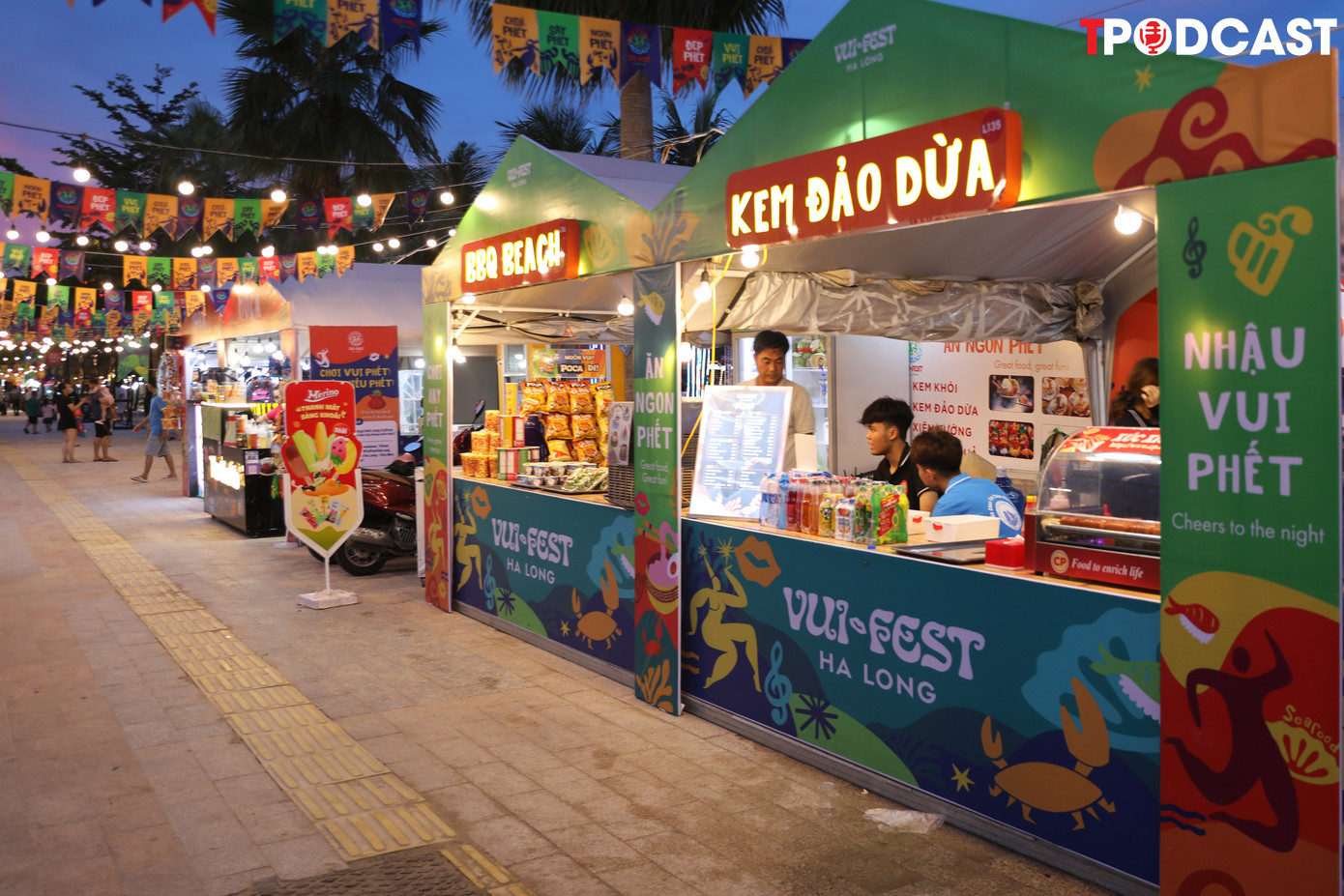 Đến đây, du khách sẽ có những trải nghiệm “ăn quên lối về”, với vô số những món ngon, từ đặc sản Hạ Long như bánh cuốn chả mực, sữa chua trân châu... đến gà nướng đất sét, gà nướng ống tre vốn là tinh túy từ Tây Bắc...