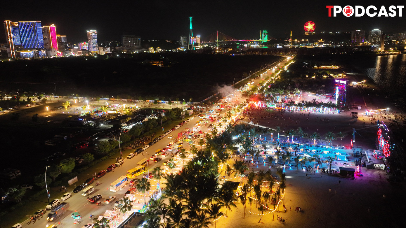 Với quy mô gần 100 lều bạt và 40 gian ki-ốt kinh doanh, tuyến phố thương mại theo mô hình chợ đêm giải trí mang tên Vui Phết - VuiFest Ha Long sẽ “chiêu đãi” du khách những không gian giao lưu văn hóa ẩm thực hấp dẫn.