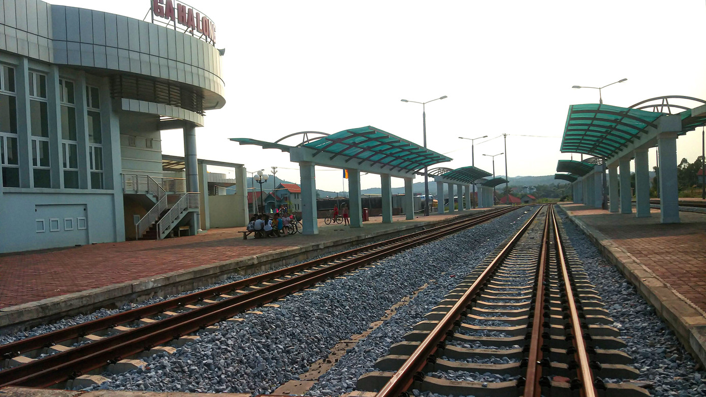 Gần 3.000 hộ dân ở Quảng Ninh 'mắc kẹt' với tuyến đường sắt có một không hai này. Gần 3.000 hộ dân ở Quảng Ninh 'mắc kẹt' với tuyến đường sắt có một không hai này.