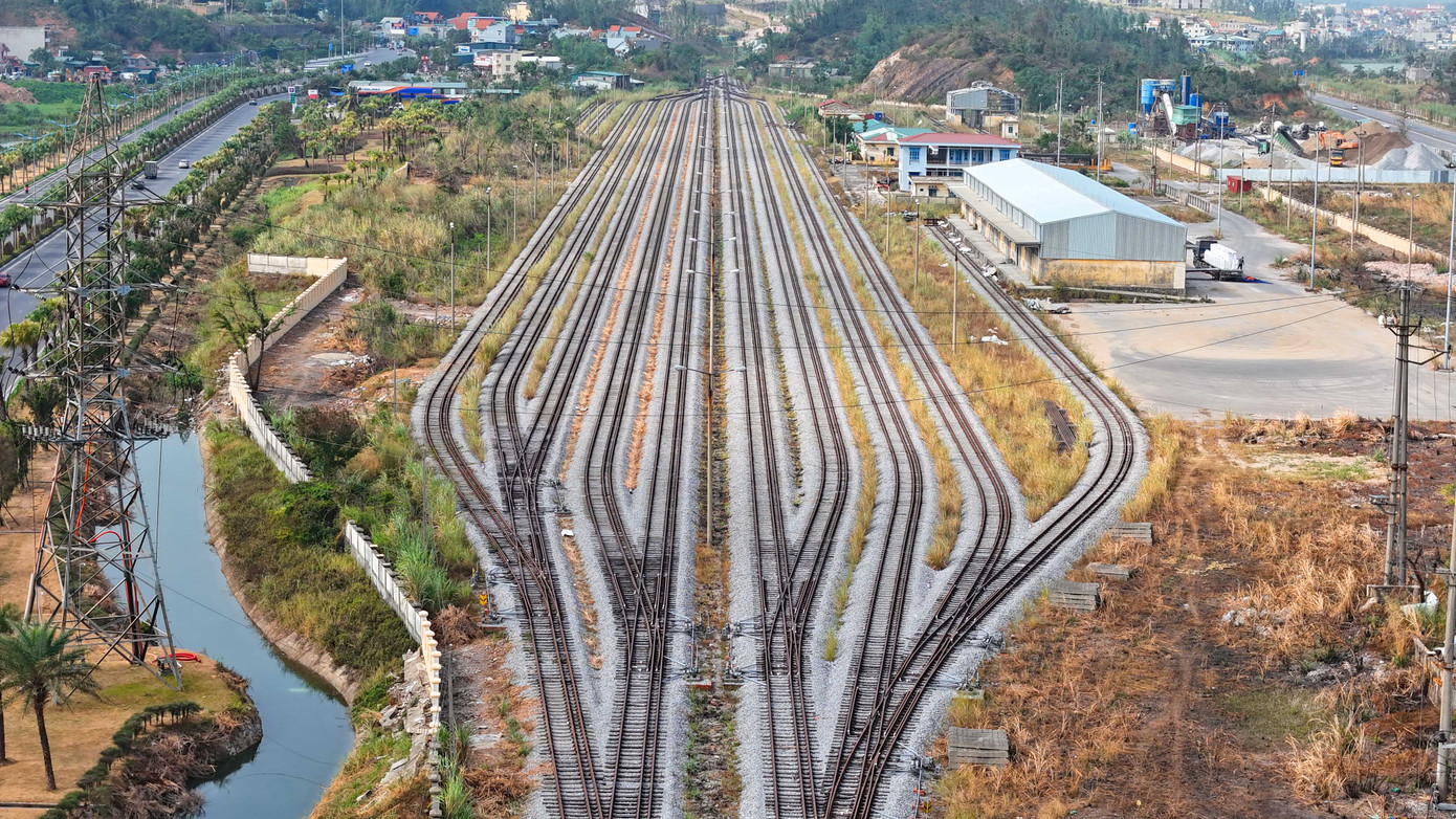 Một lần nữa lại nhen nhóm hy vọng hồi sinh tuyến đường sắt Yên Viên – Phả Lại – Hạ Long – Cái Lân. Một lần nữa lại nhen nhóm hy vọng hồi sinh tuyến đường sắt Yên Viên – Phả Lại – Hạ Long – Cái Lân.