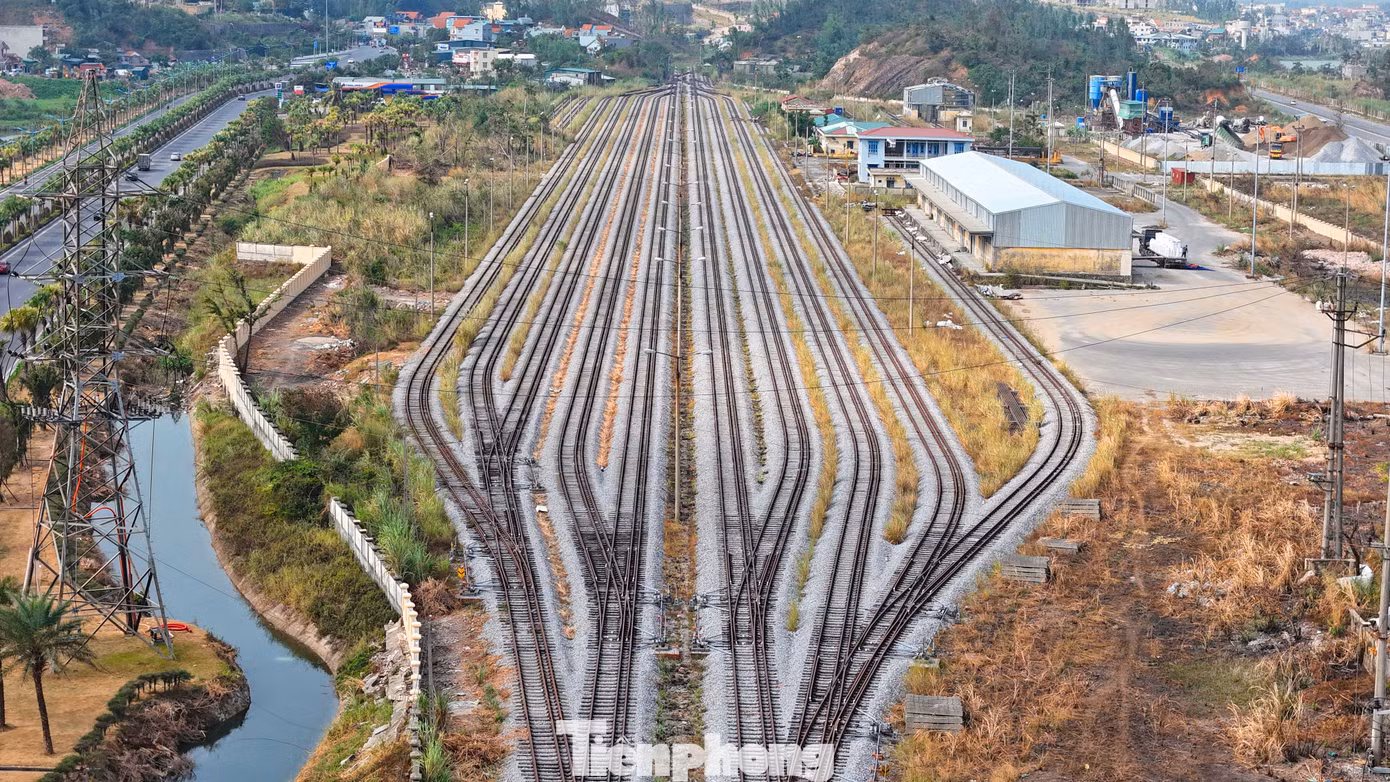 Tuyến đường sắt Yên Viên - Hạ Long.