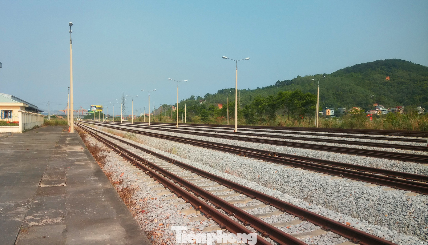 Tại Quảng Ninh, theo thống kê có gần 3.000 hộ dân bị ảnh hưởng do Dự án đường sắt Yên Viên - Phả Lại - Hạ Long - Cái Lân đi qua tại các địa phương: Hạ Long, Uông Bí và Đông Triều.