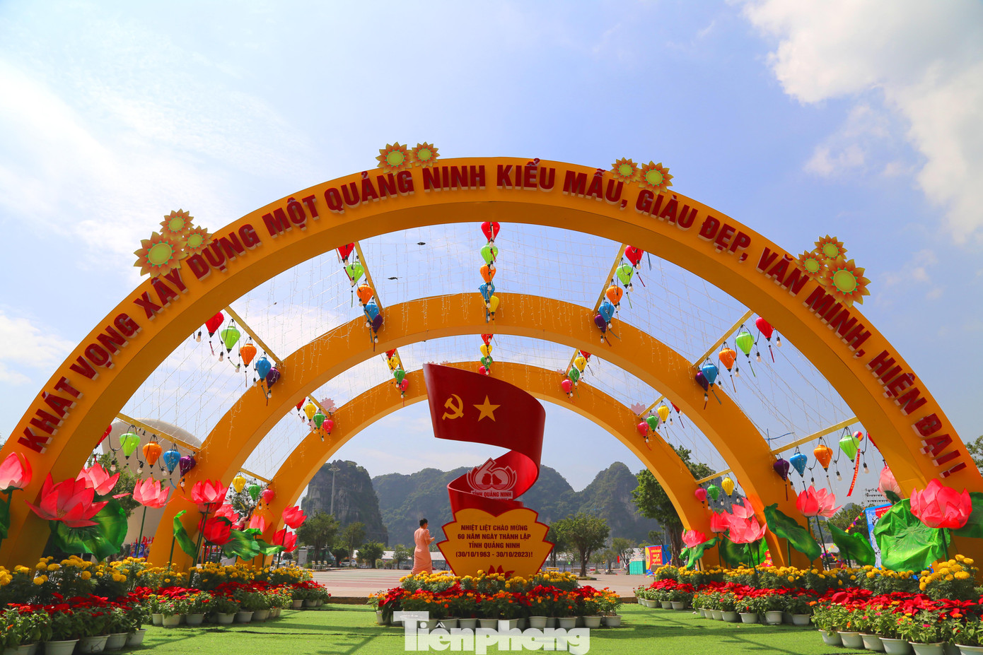 Ngày 7/10/1963, Ban Thường vụ Khu ủy Hồng Quảng và Ban Thường vụ Tỉnh ủy Hải Ninh họp Hội nghị liên tịch và ra Nghị quyết về việc hợp nhất.