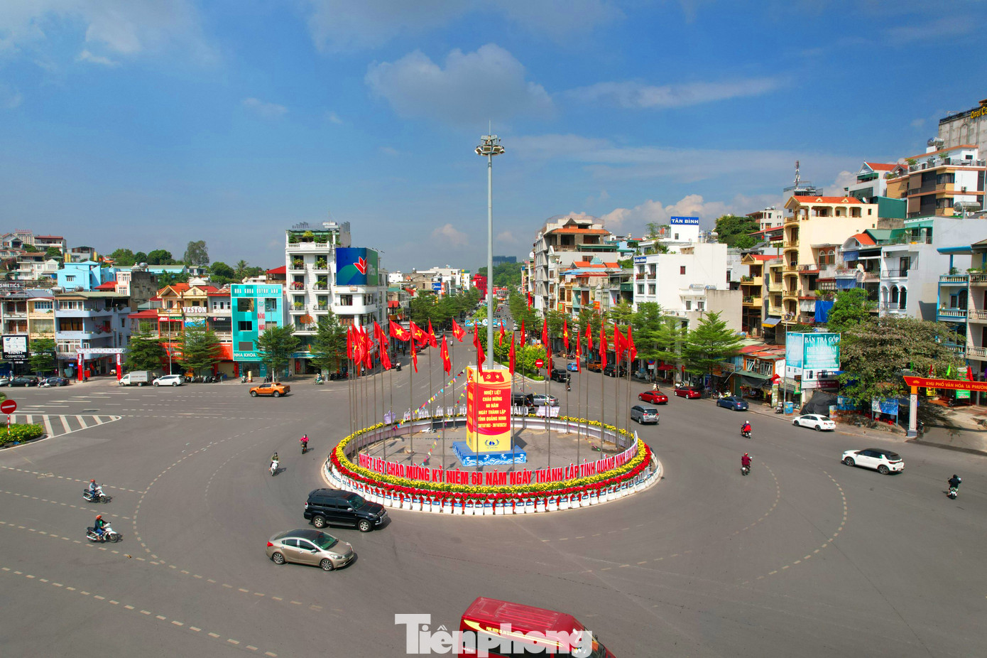 Về sự kiện này, Bác Hồ đã gợi ý gọi là Quảng Ninh, do ghép chữ Quảng (của khu Hồng Quảng) và chữ Ninh (của tỉnh Hải Ninh) mà thành. Với tên gọi này vừa dễ hiểu, vừa dễ nhớ, lại có nhiều ý nghĩa.