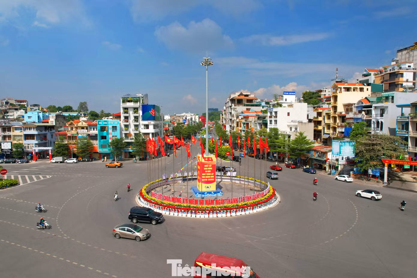 Về sự kiện này, Bác Hồ đã gợi ý gọi là Quảng Ninh, do ghép chữ Quảng (của khu Hồng Quảng) và chữ Ninh (của tỉnh Hải Ninh) mà thành. Với tên gọi này vừa dễ hiểu, vừa dễ nhớ, lại có nhiều ý nghĩa.