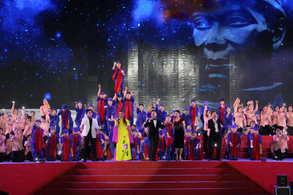 Danh xưng Quảng Ninh được Chủ tịch Hồ Chí Minh đặt cho mang ý nghĩa lớn lao về trọng trách, sứ mệnh, tầm nhìn cho một địa phương rộng lớn về lãnh thổ, thoáng mở về tư duy, hào sảng về tính cách, yên ổn cho vùng biên viễn, sẵn sàng giao lưu và tiếp biến tinh hoa văn hóa mọi vùng miền. Danh xưng Quảng Ninh được Chủ tịch Hồ Chí Minh đặt cho mang ý nghĩa lớn lao về trọng trách, sứ mệnh, tầm nhìn cho một địa phương rộng lớn về lãnh thổ, thoáng mở về tư duy, hào sảng về tính cách, yên ổn cho vùng biên viễn, sẵn sàng giao lưu và tiếp biến tinh hoa văn hóa mọi vùng miền.