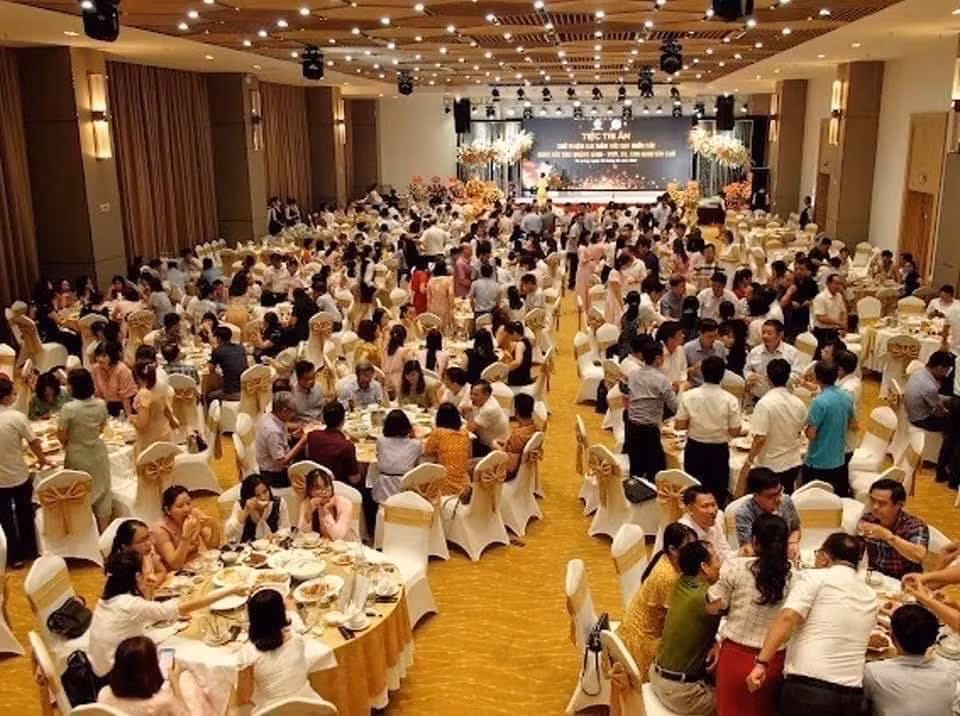 Bữa tiệc tri ân của ông Ninh Văn Chủ có hàng trăm người tham dự.